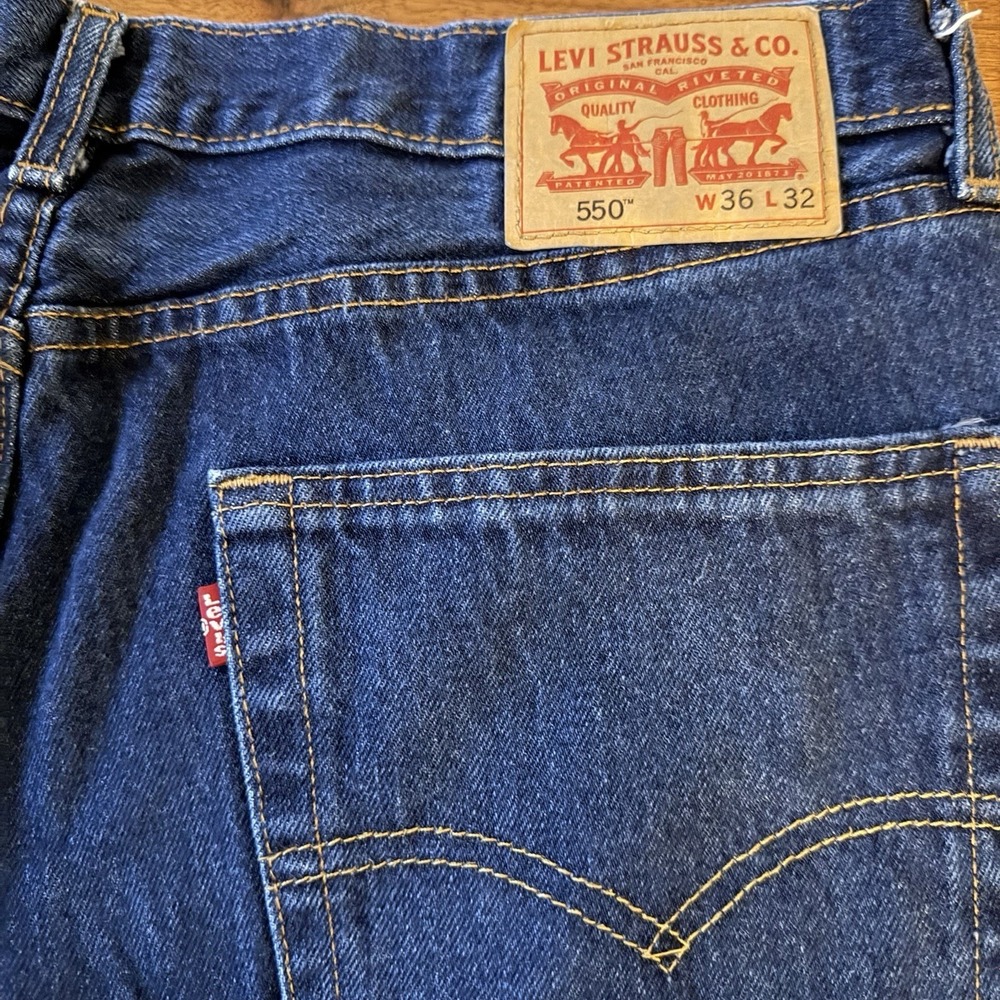 Levis 550 Jeans Mens 36x32 Actual 30 Inseam Medium Dark Wash Denim Straight Leg - Picture 3 of 7